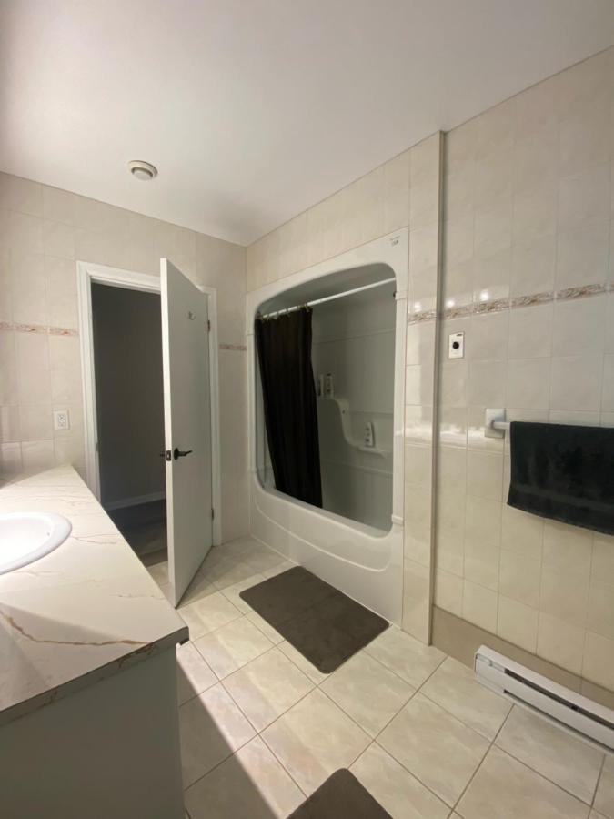 Private Room Lakeview House- Westmount Moncton Kültér fotó